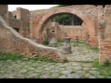 03382 ostia - regio i - insula iii - caseggiato dei molini (i,iii,1) - blick in die raeume 19-21 von sueden.jpg